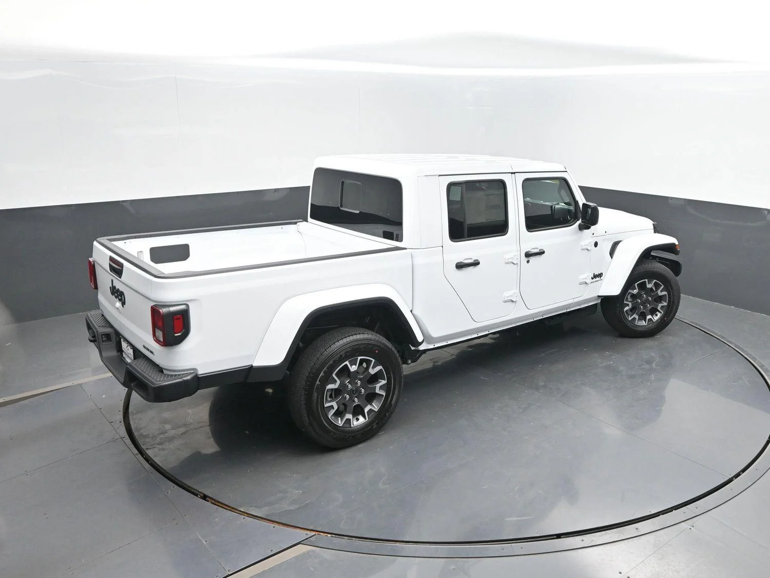 New 2026 Bright White Clear-Coat Exterior Paint Jeep Sahara image 37