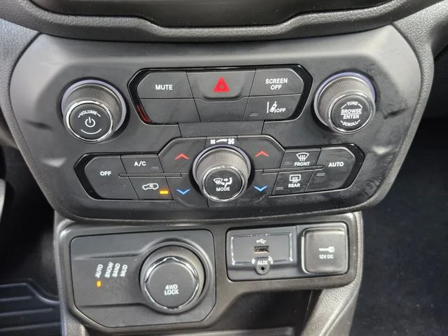 Used 2023 Red Jeep Latitude image 17