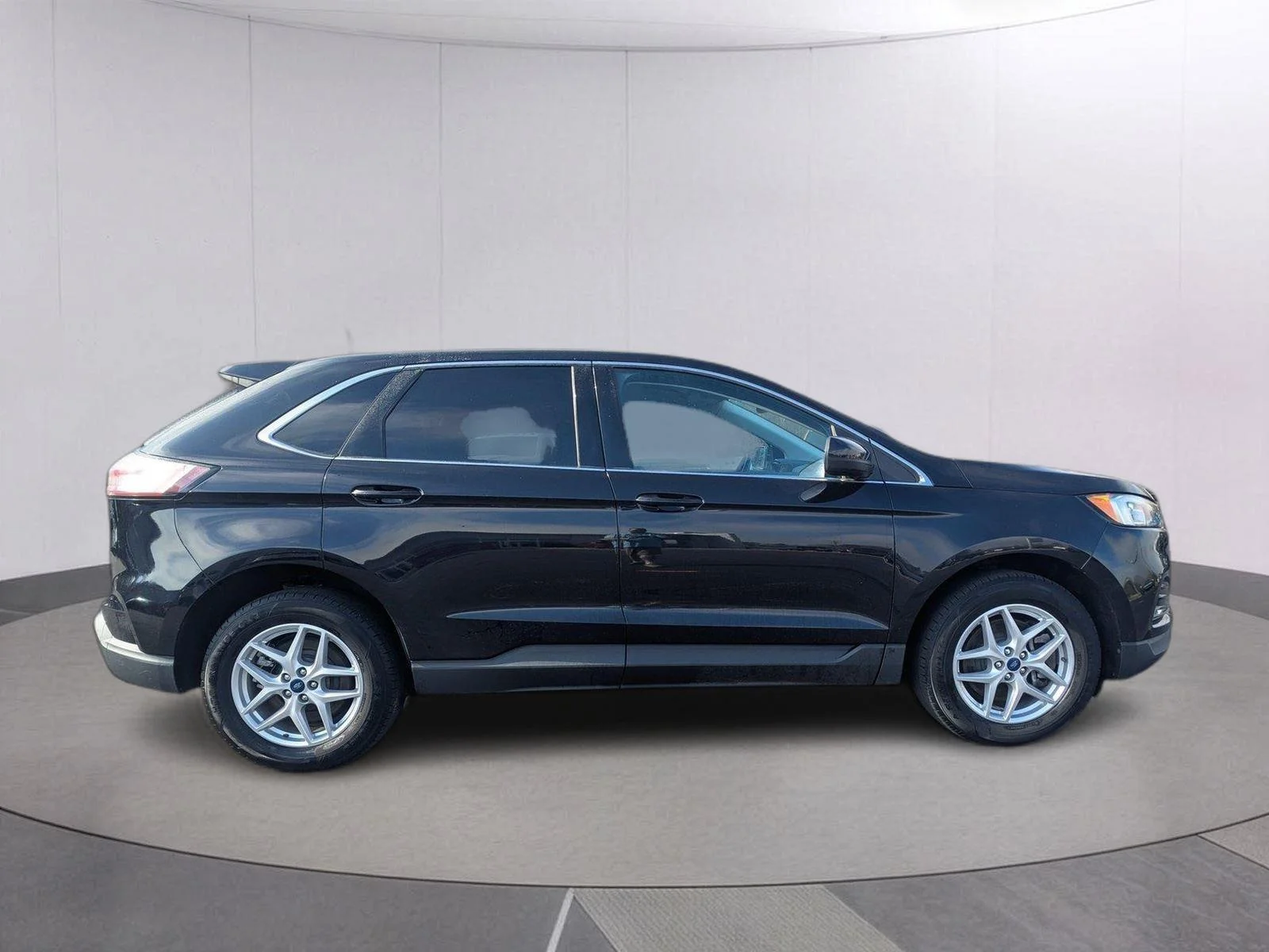 Used 2022 Agate Black Ford SEL image 6