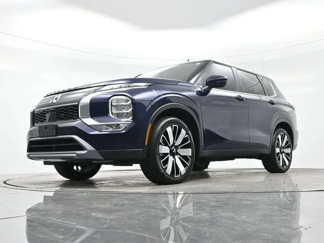 Used 2025 Cosmic Blue Met Mitsubishi SE image 25