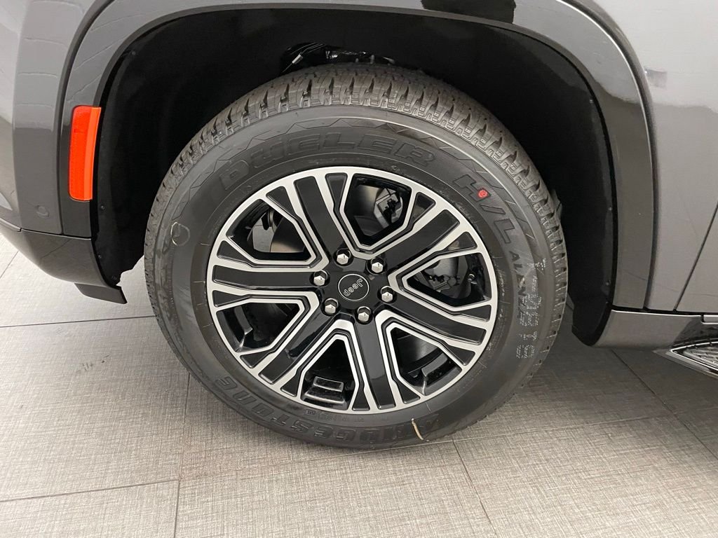 New 2026 Baltic-Gray Metallic Clear-Coat Exterior Paint Jeep  image 9