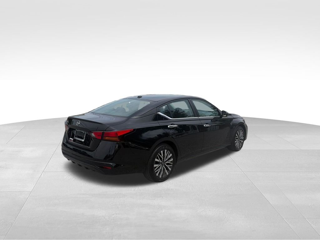 Used 2025 Super Black Nissan 2.5 SV image 6