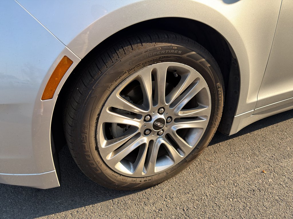 Used 2013 Ingot Silver Lincoln Base image 8