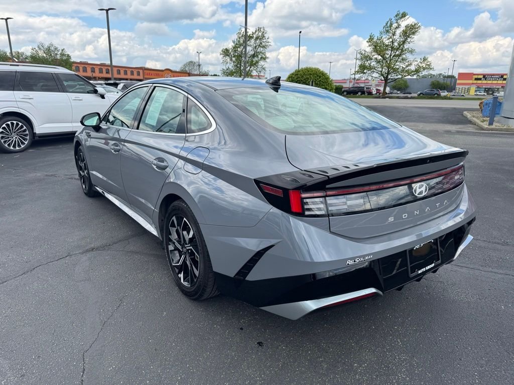 Used 2024 Blue Hyundai SEL image 5