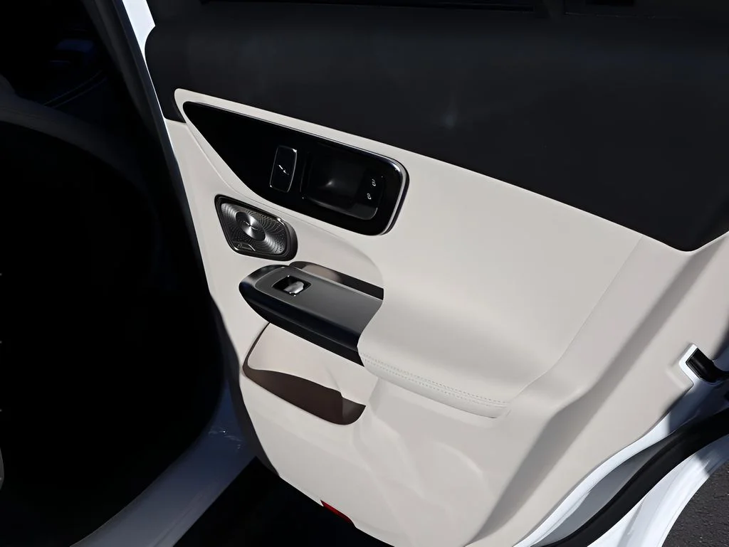Certified Used 2026 Polar White Mercedes-Benz GLC 300 image 17