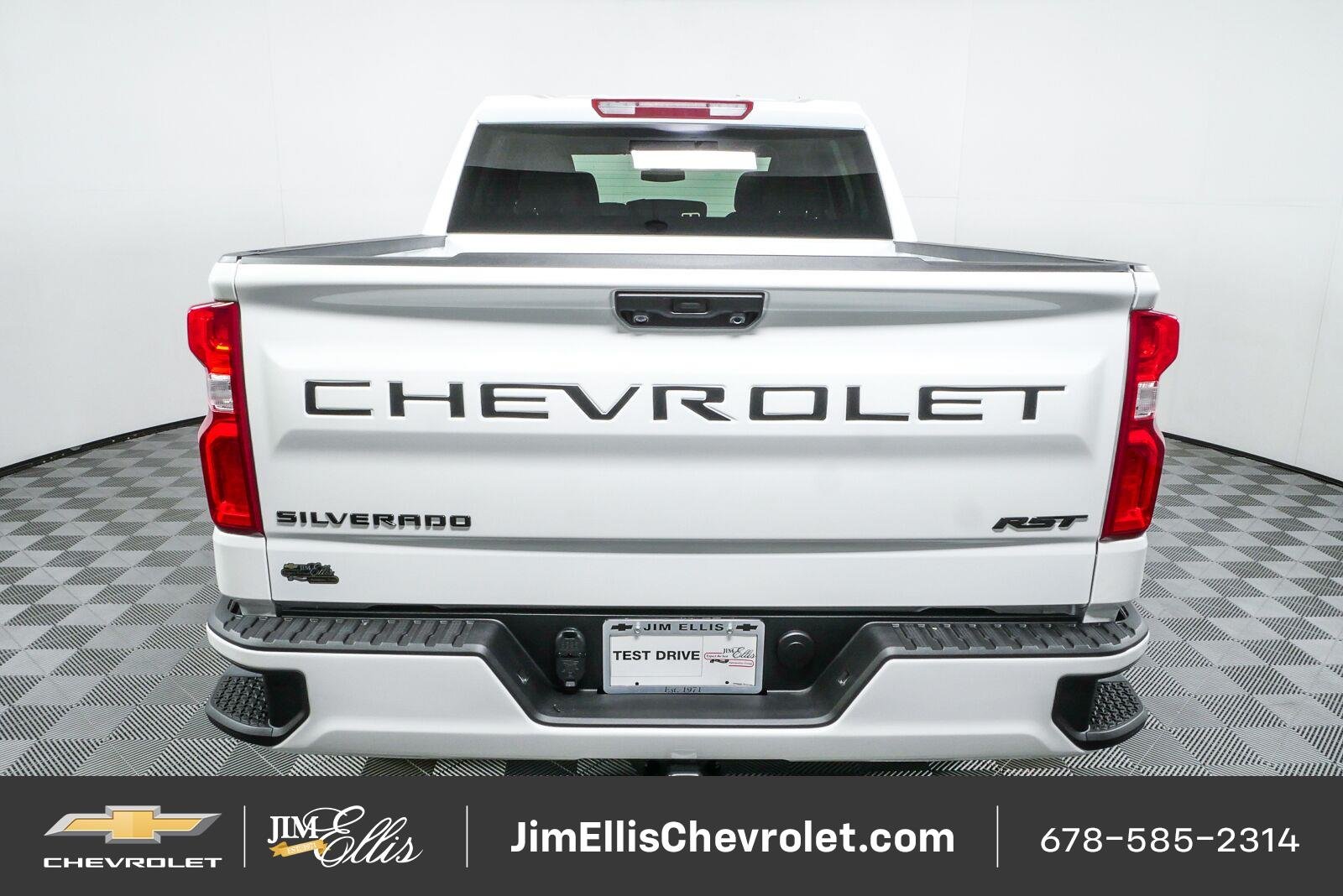 New 2026 Summit White Chevrolet RST image 26