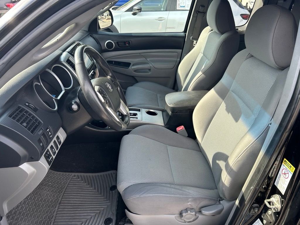 Used 2015 Black Toyota Base image 5