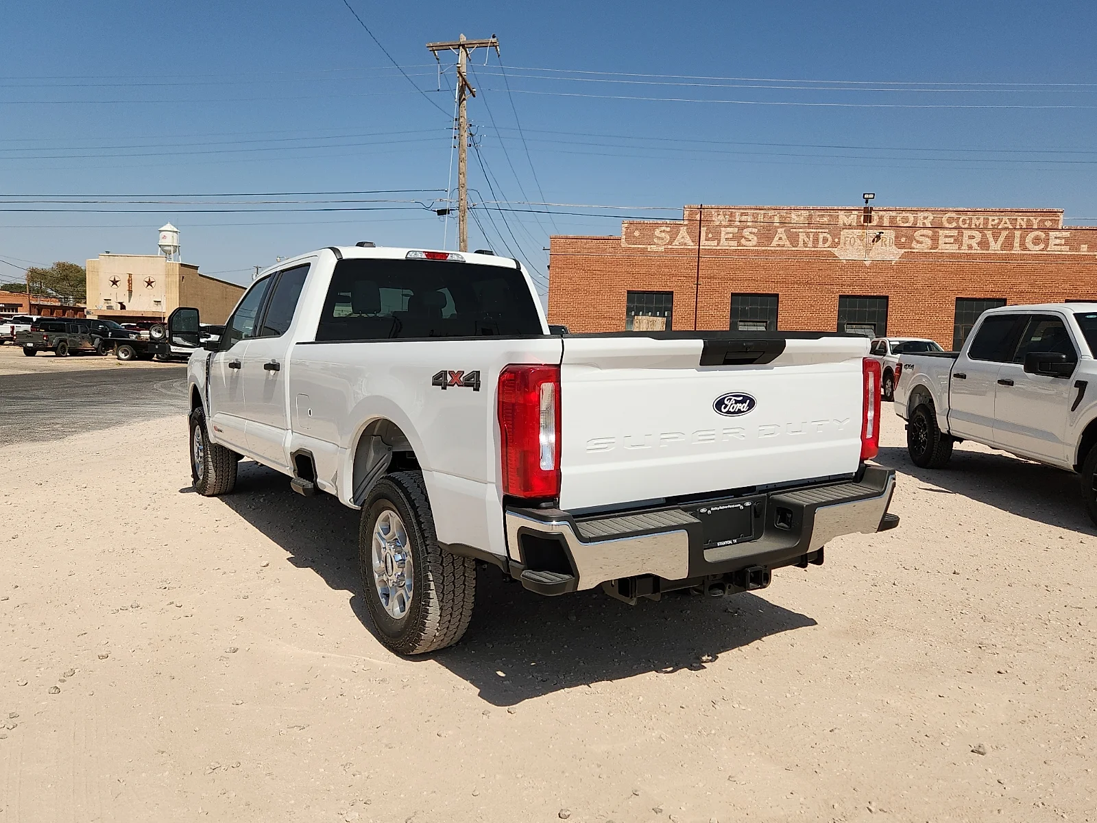 New 2027 Oxford White Ford XLT image 5