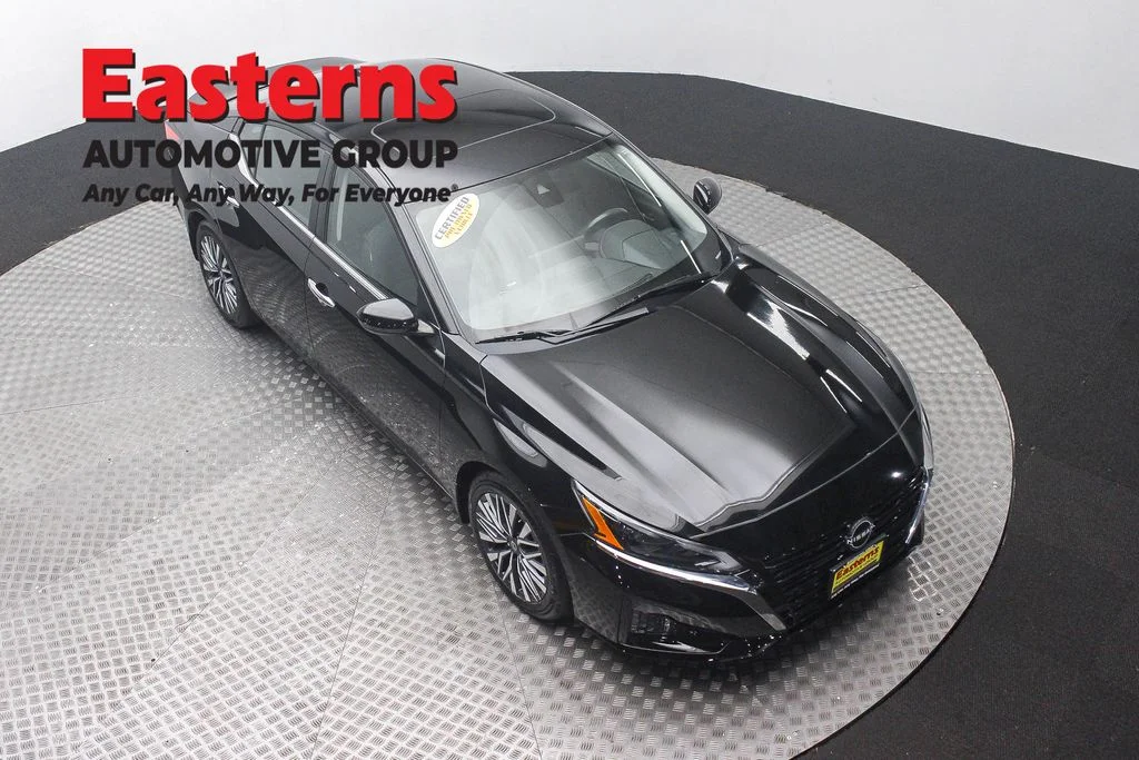 Used 2023 Black Nissan 2.5 SV image 3
