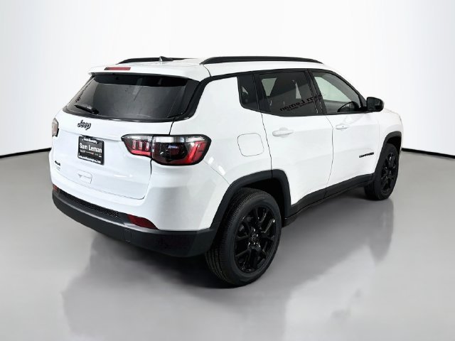 New 2026 Bright White Clear-Coat Exterior Paint Jeep Latitude image 7