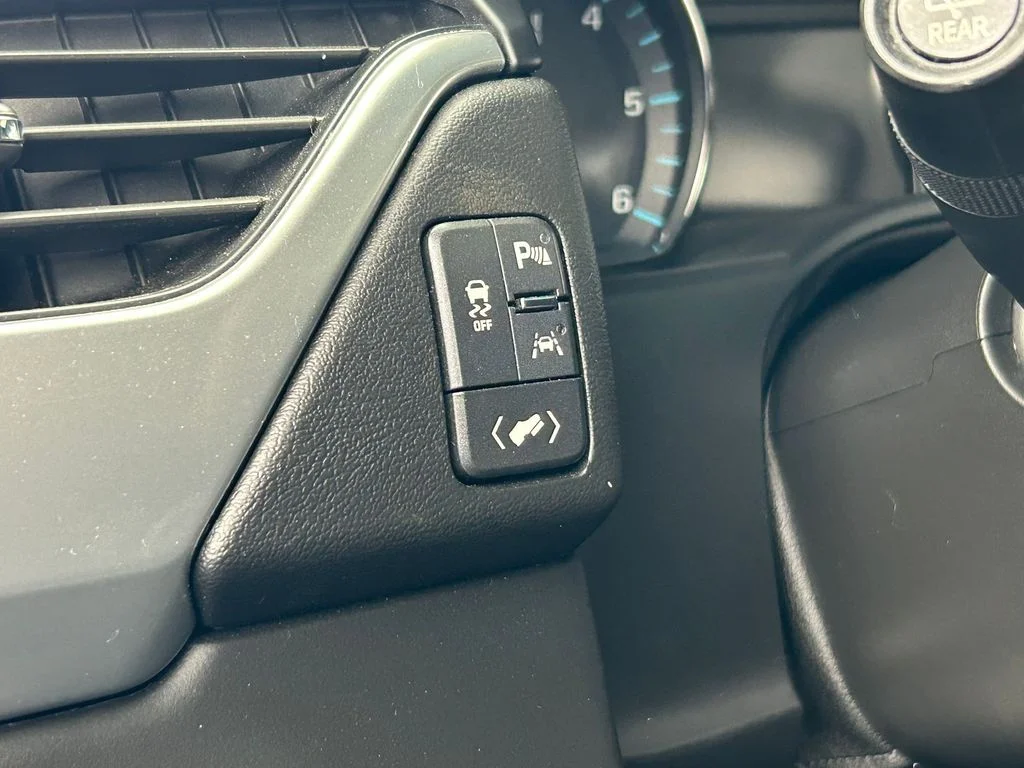 Used 2020 Shadow Gray Metallic Chevrolet LT image 16