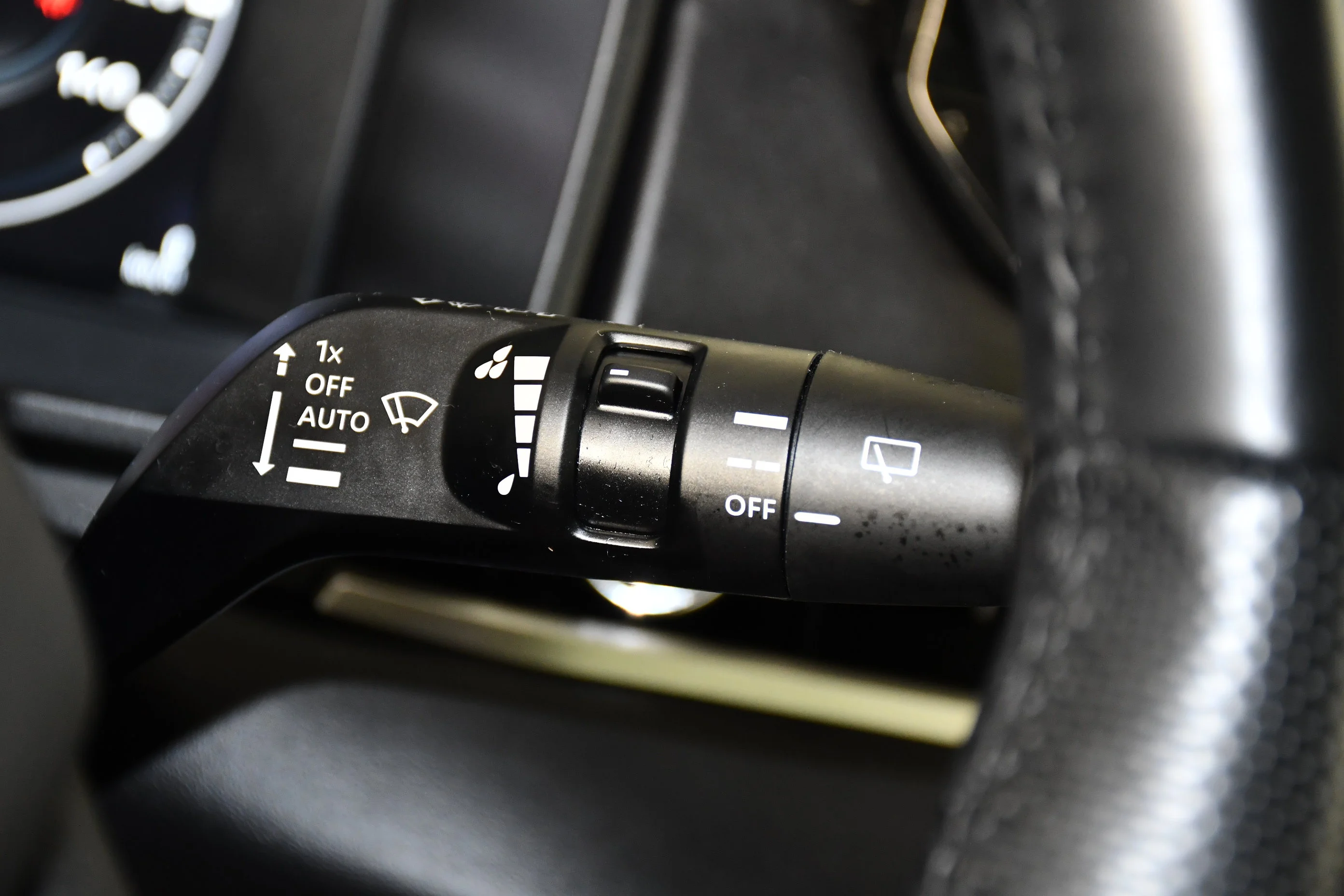 Certified Used 2025 Black Diamond Mitsubishi SE image 23