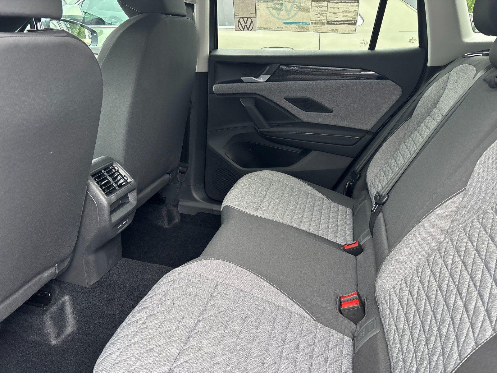 New 2026 Platinum Gray Metallic Volkswagen S image 32