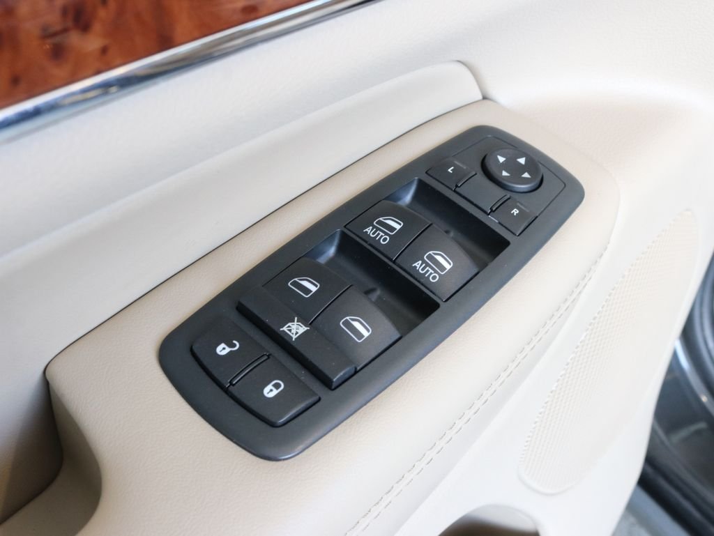 Used 2011 Gray Jeep Limited image 25