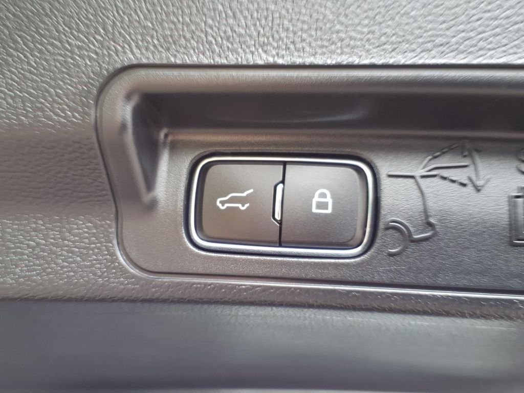 Certified Used 2023 Gray Metallic Ford XLT image 15