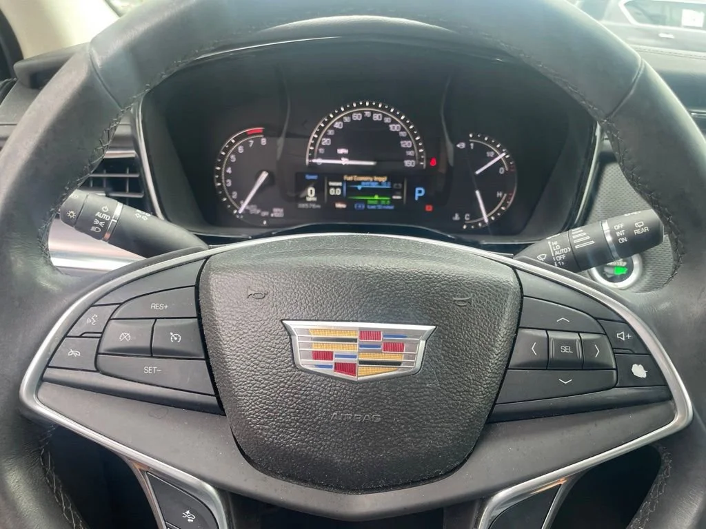 Used 2017 RADIANT SILVER METALLIC Cadillac Luxury FWD image 23