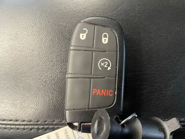 Used 2025 White Jeep Latitude image 18