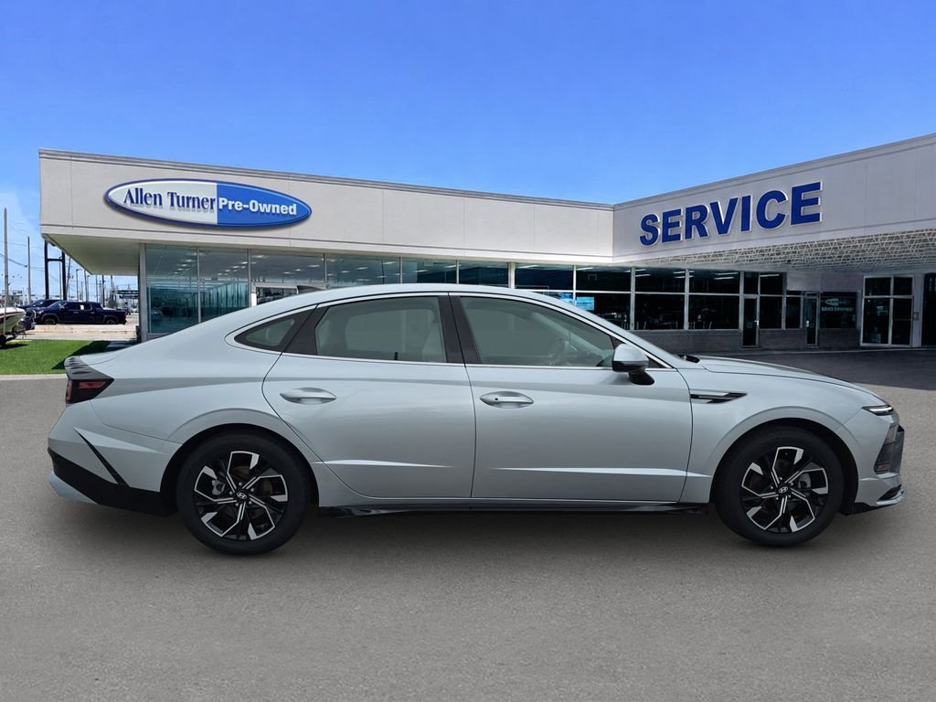 Used 2024 Aero Silver Hyundai SEL image 9