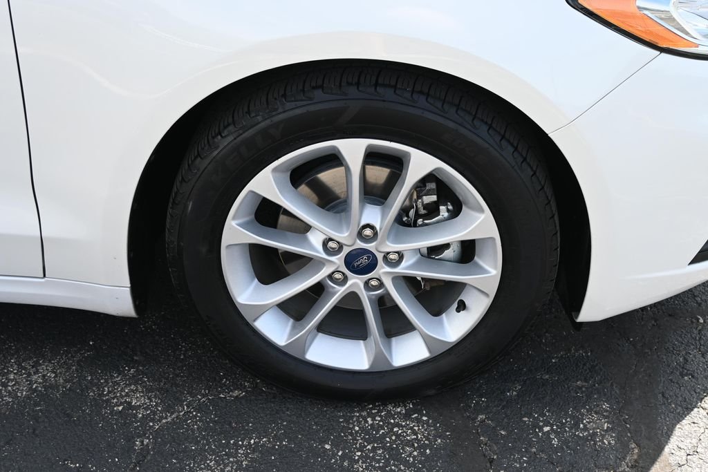 Certified Used 2020 White Platinum Clearcoat Metallic Ford SE image 16