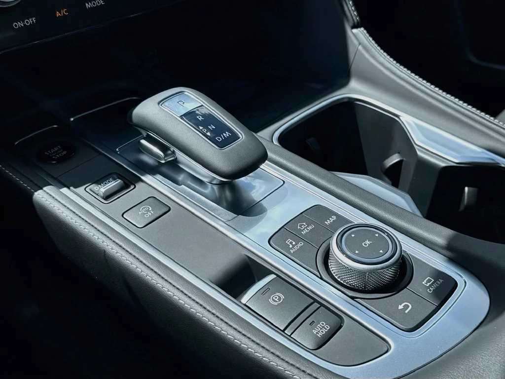 New 2027 GRAPHITE SHADOW INFINITI Luxe FWD image 17