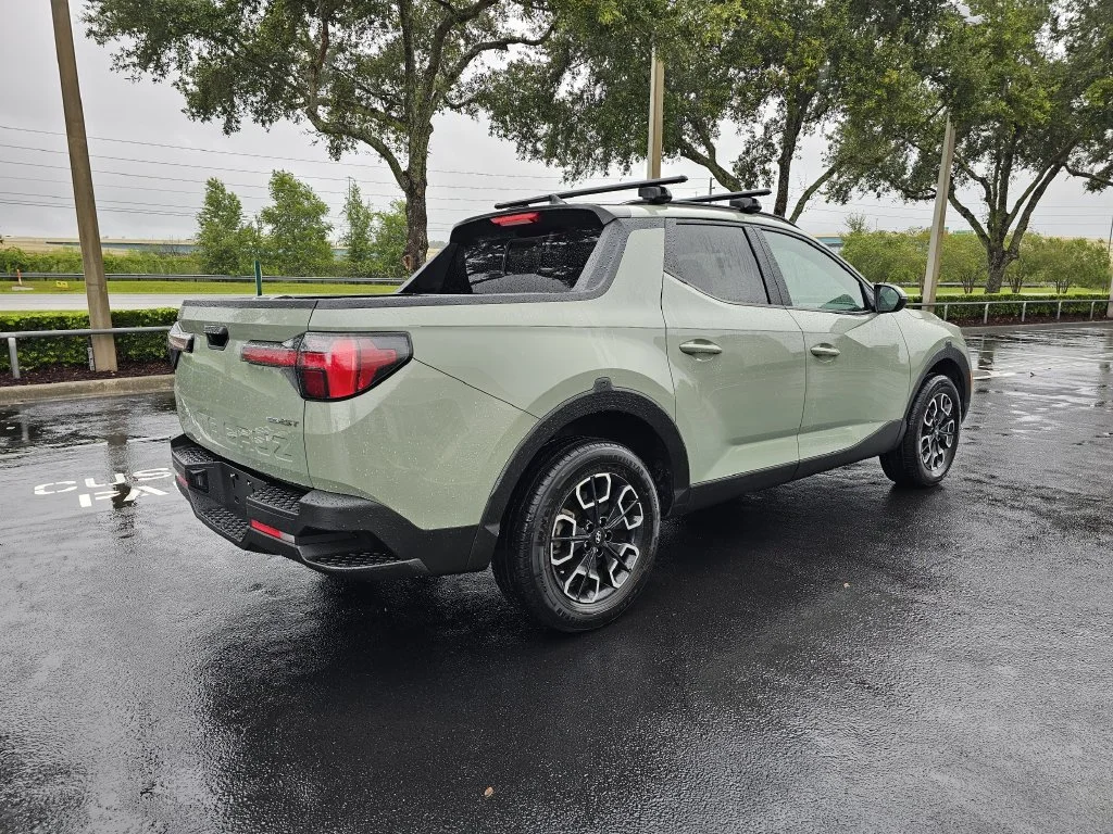 Used 2022 Green Hyundai SEL Premium image 3