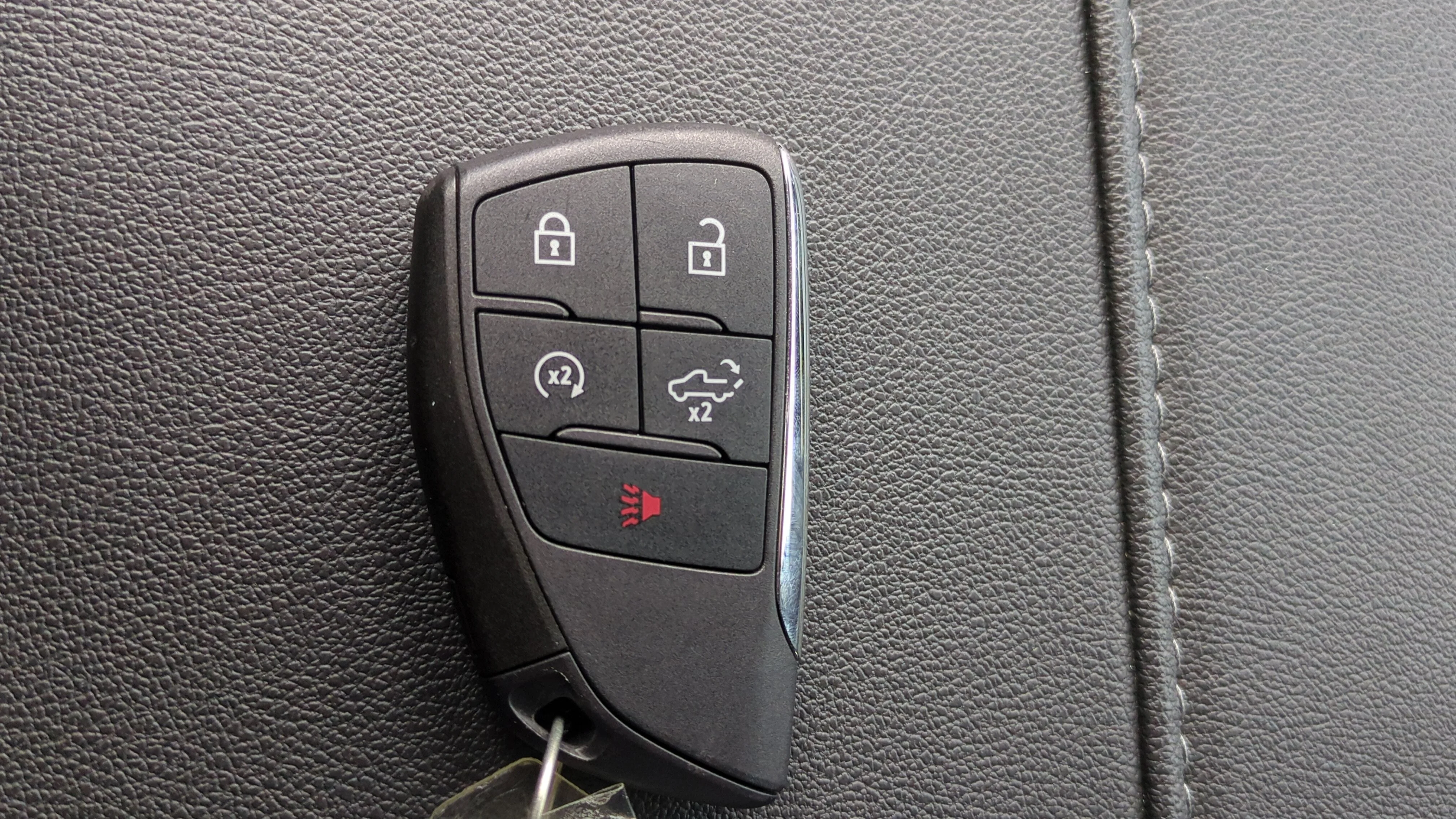 Used 2025 Summit White Chevrolet RST image 24