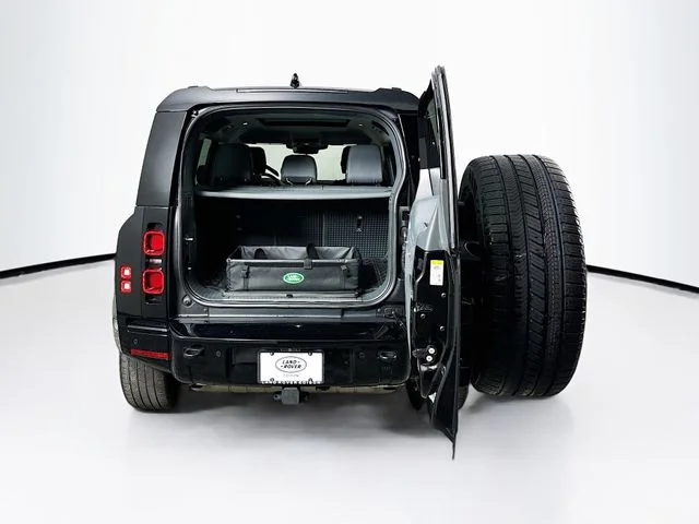 Certified Used 2024 Santorini Black Land Rover X-Dynamic SE image 6