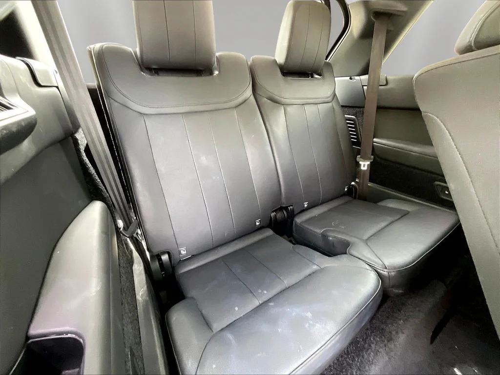 Used 2023 Fuji White Land Rover SE image 25