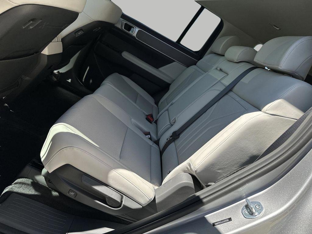 New 2026 Shimmering Silver Pearl Hyundai SEL FWD image 22