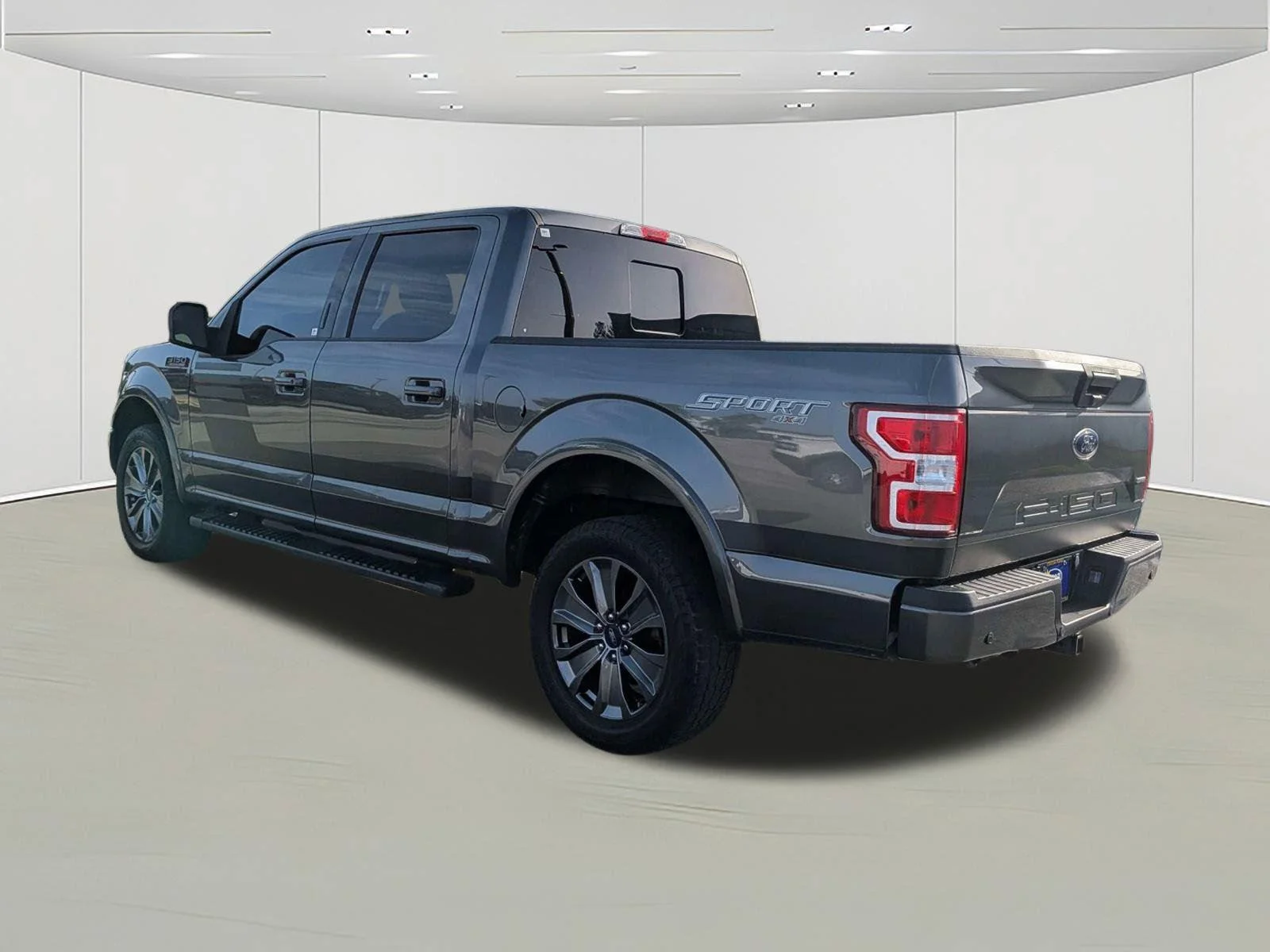 Used 2018 Gray Ford XLT image 5