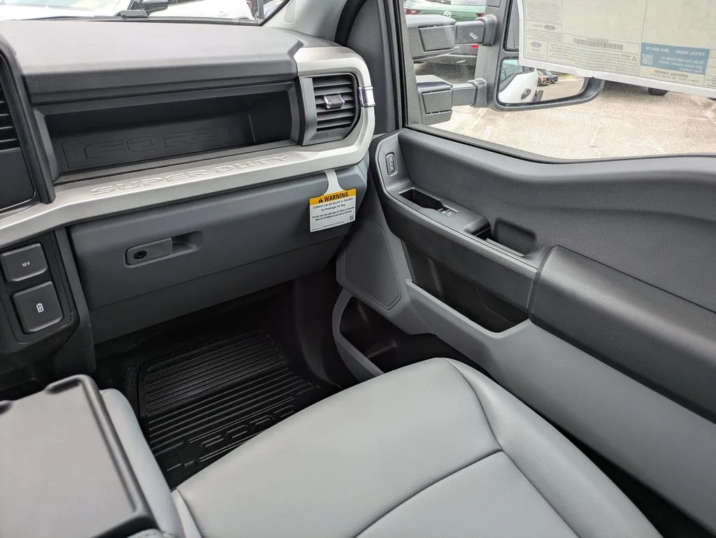 New 2026 Oxford White Ford XL image 17