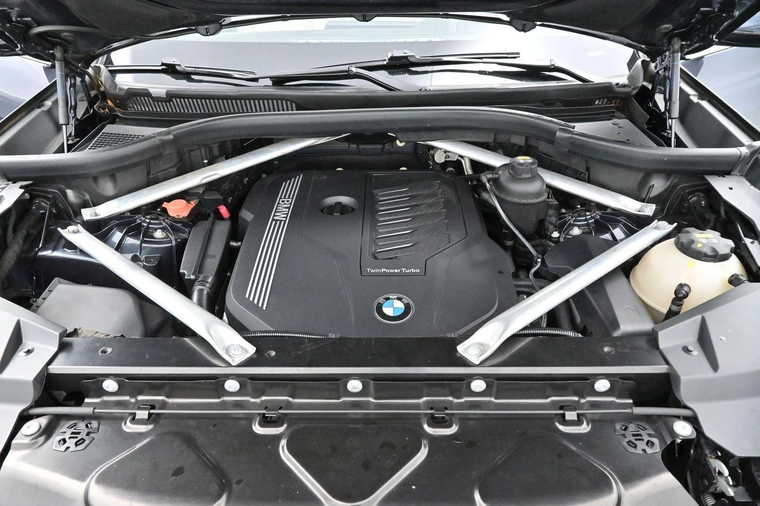 Used 2019 Arctic Gray Metallic BMW xDrive40i image 45