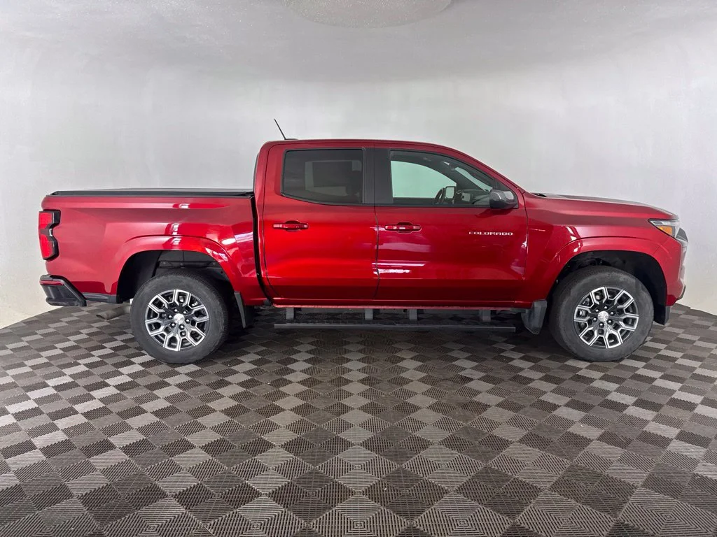 Used 2023 Red Chevrolet LT image 4