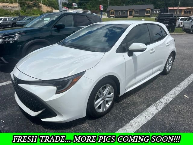 Used 2022 White Toyota SE image 1