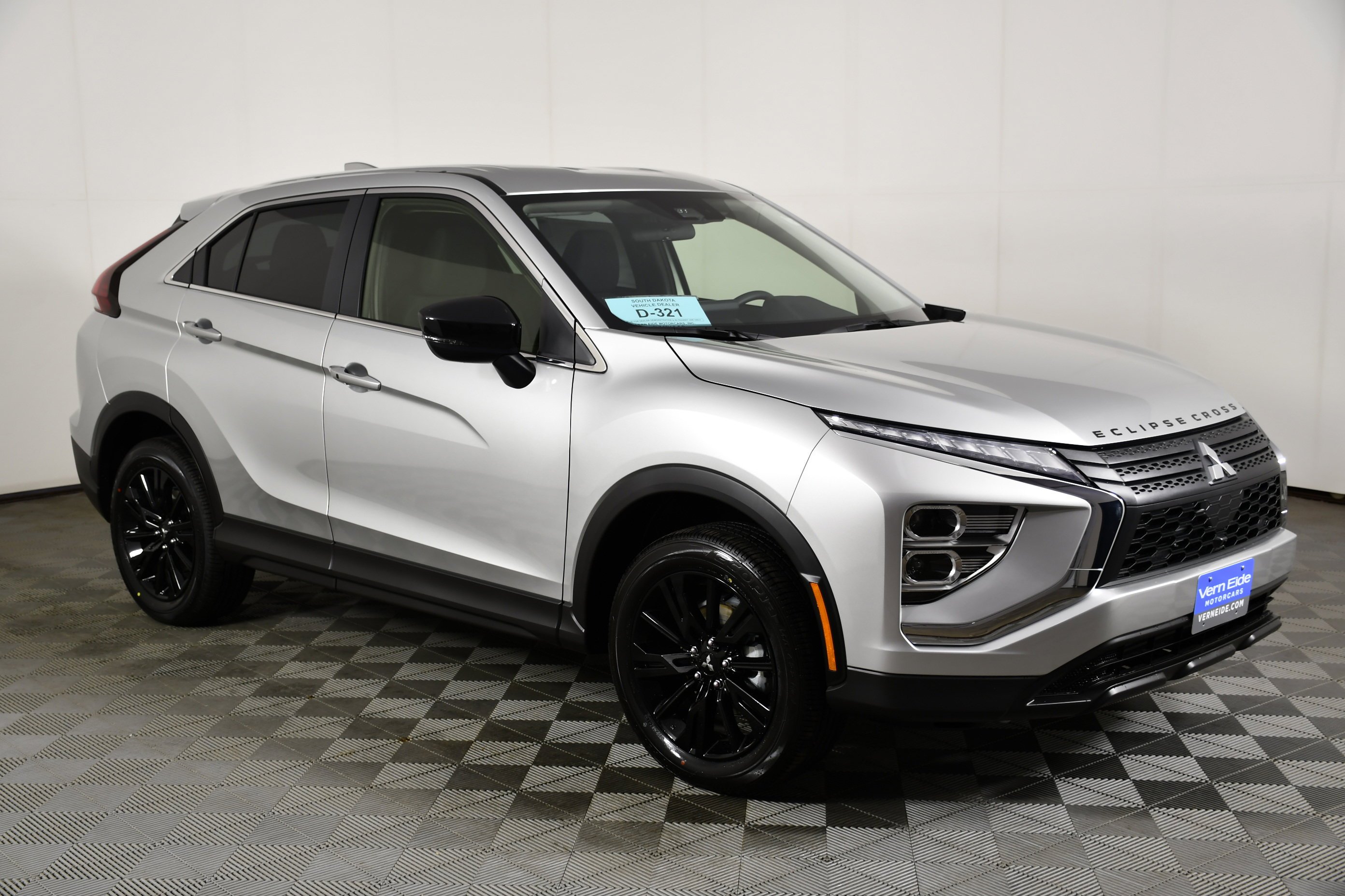 New 2026 Alloy Silver Metallic Mitsubishi LE image 4