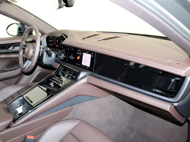 New 2026 Aventurine Green Metallic Porsche 4 image 29
