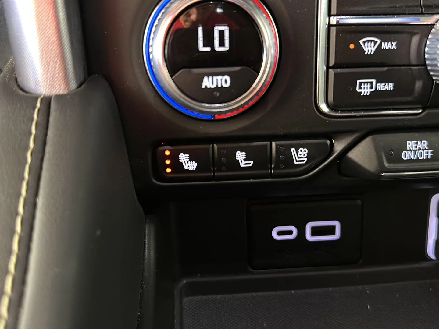 Used 2024 Sterling Metallic GMC SLT image 19