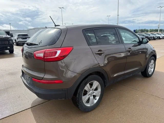 Used 2013 Brown Kia LX image 3