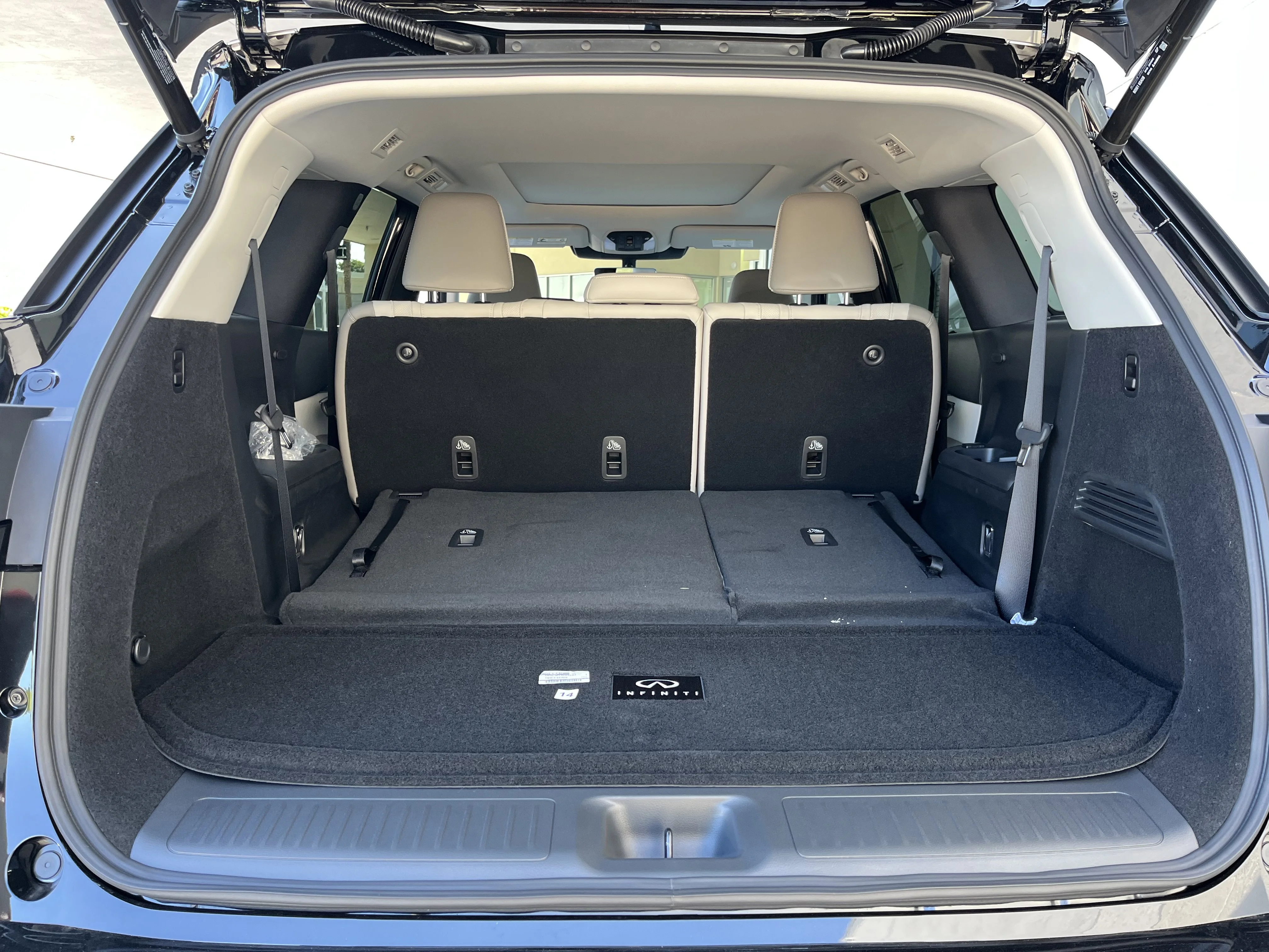 New 2027 Mineral Black INFINITI LUXE image 20