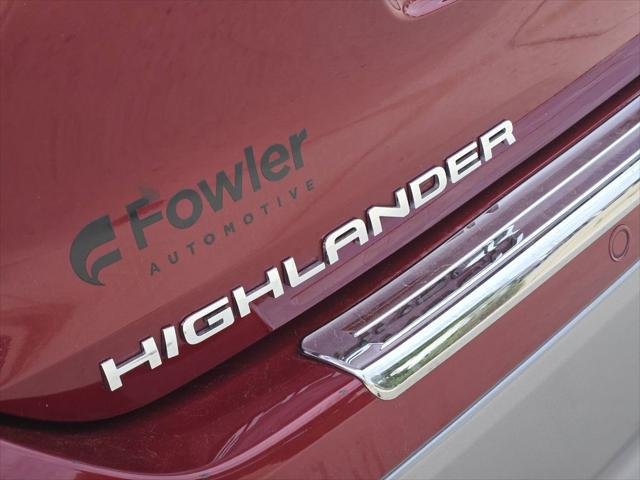 Certified Used 2025 RUBY FLARE PEARL Toyota  image 11