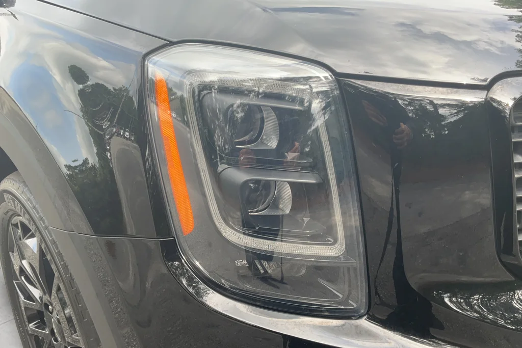 Used 2022 Black Kia EX image 30