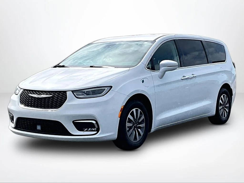 Used 2022 White Chrysler Touring L image 32