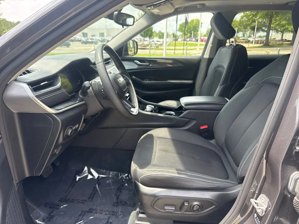 Used 2023 Gray Metallic Jeep Laredo image 12