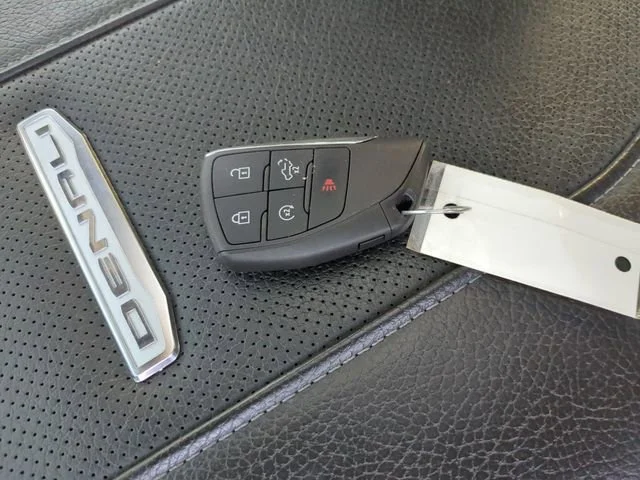 Used 2024 Onyx Black GMC Denali image 32