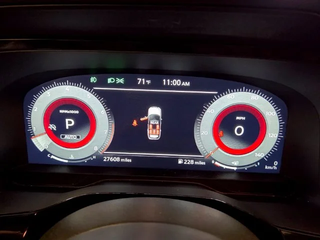 Used 2024 White Nissan Platinum image 32