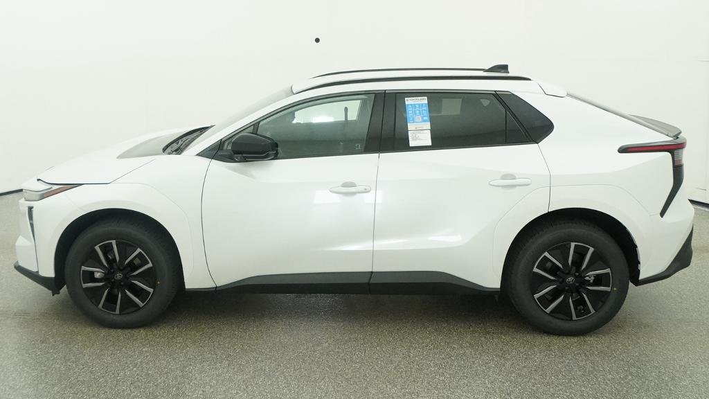 New 2026 Wind Chill Pearl Toyota XLE image 33