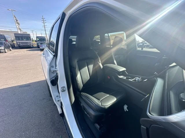 New 2026 Bright White Clear-Coat Exterior Paint Jeep Limited image 27