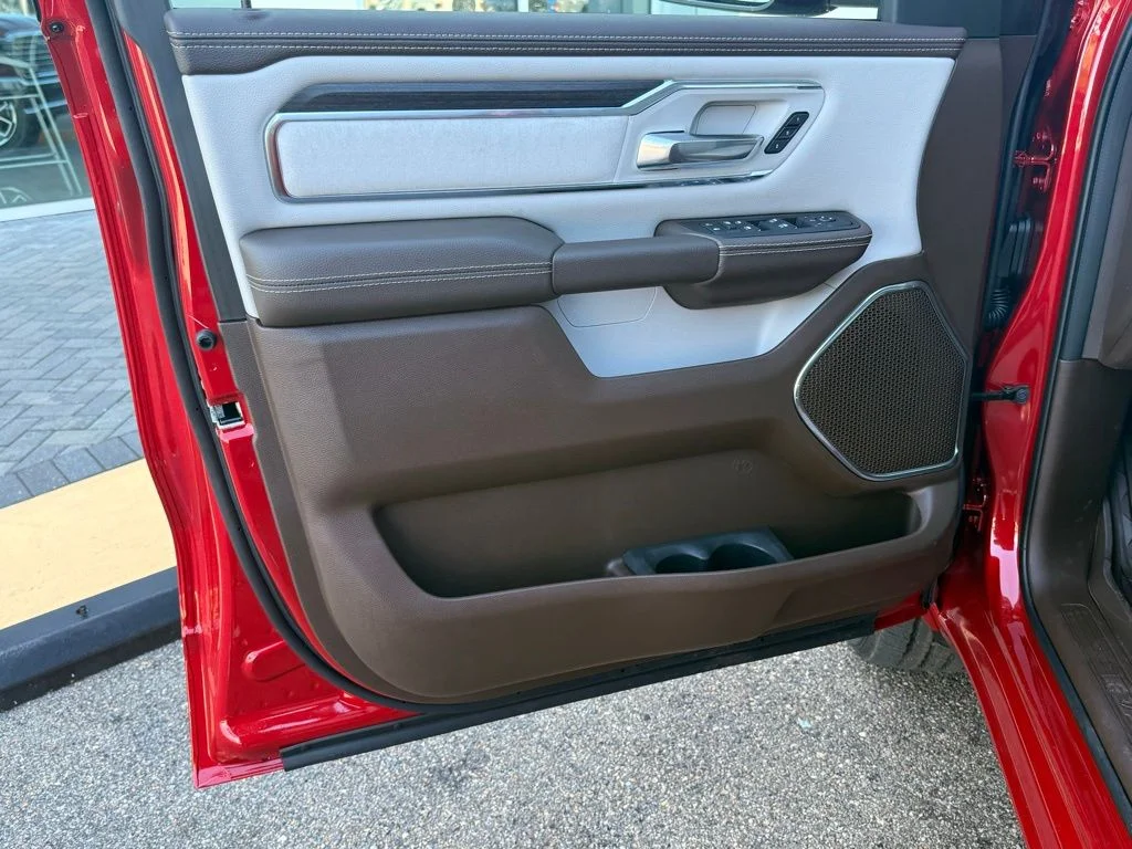 New 2026 Molten Red Pearl-Coat Exterior Paint RAM Laramie image 30