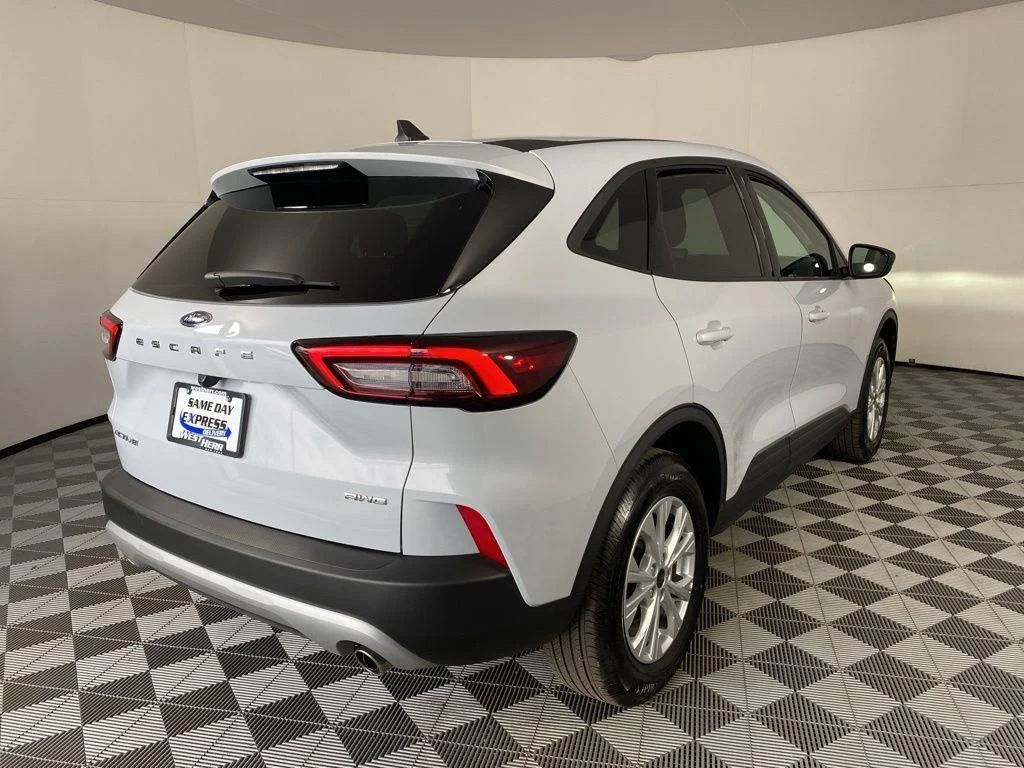 Used 2025 Silver Metallic Ford Active image 4