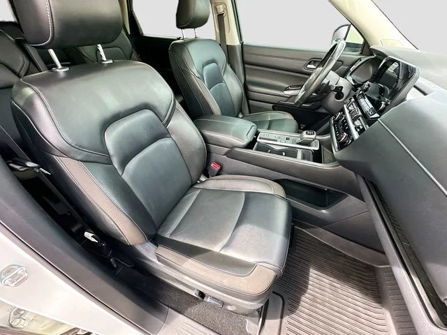 Used 2022 White Nissan SL image 30
